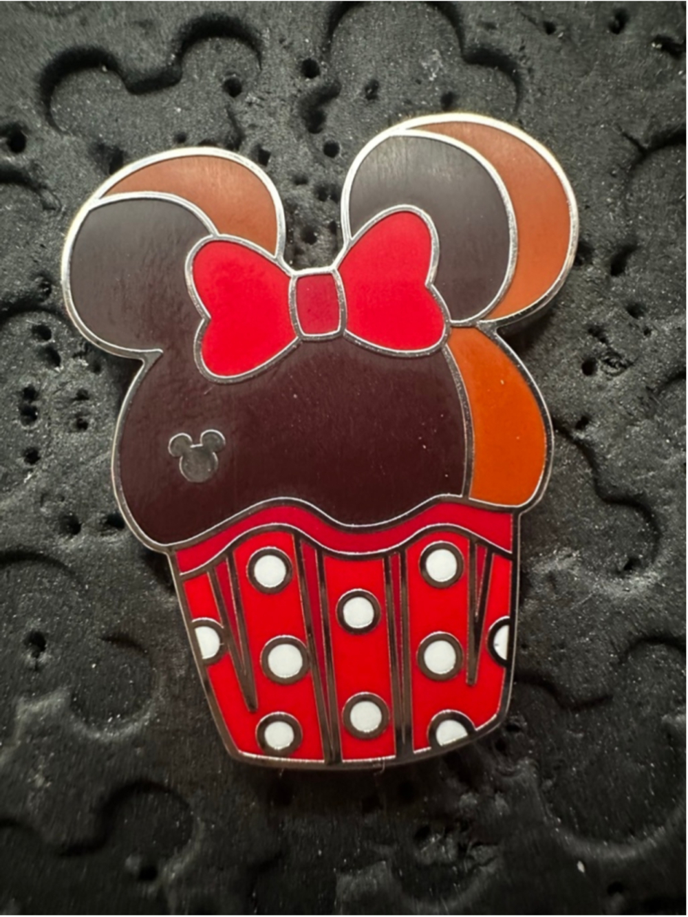 DLR Minnie Mouse Cupcake Treats 2025 Hidden Mickey Wave B Disney Pin